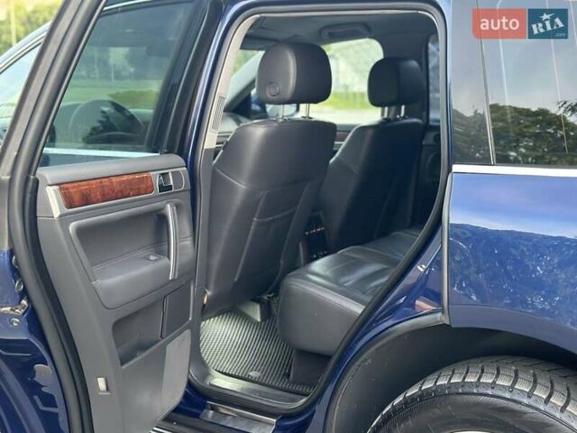 Синий Фольксваген Туарег, объемом двигателя 4.16 л и пробегом 385 тыс. км за 8500 $, фото 7 на Automoto.ua