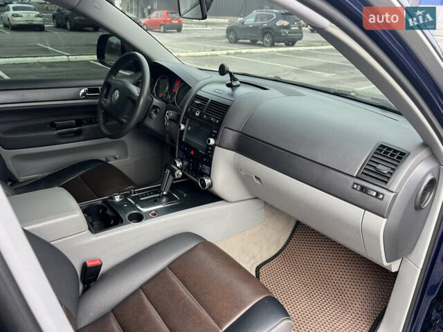 Синій Фольксваген Туарег, об'ємом двигуна 2.97 л та пробігом 236 тис. км за 11900 $, фото 20 на Automoto.ua