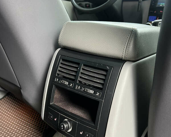 Синій Фольксваген Туарег, об'ємом двигуна 2.97 л та пробігом 236 тис. км за 11900 $, фото 28 на Automoto.ua