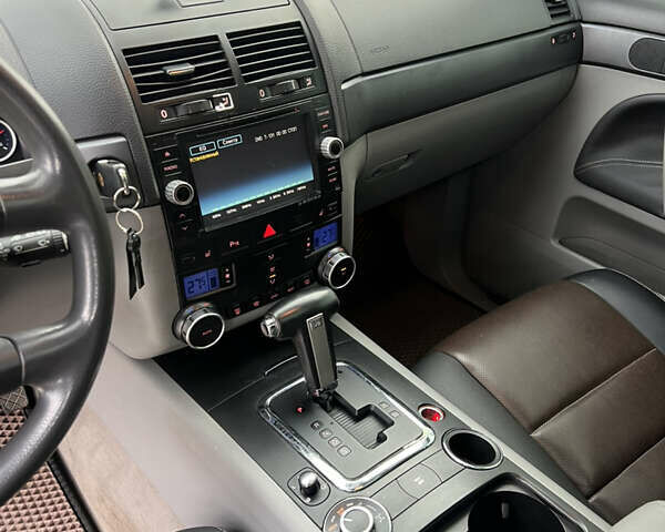 Синій Фольксваген Туарег, об'ємом двигуна 2.97 л та пробігом 236 тис. км за 11900 $, фото 17 на Automoto.ua