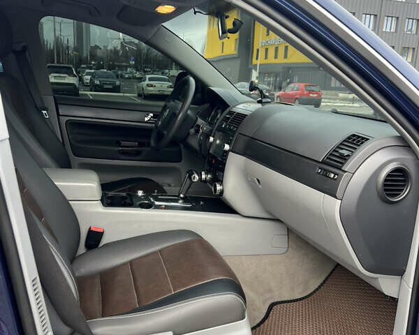 Синій Фольксваген Туарег, об'ємом двигуна 2.97 л та пробігом 236 тис. км за 11900 $, фото 22 на Automoto.ua