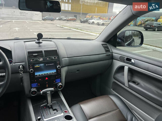 Синій Фольксваген Туарег, об'ємом двигуна 2.97 л та пробігом 236 тис. км за 11900 $, фото 25 на Automoto.ua