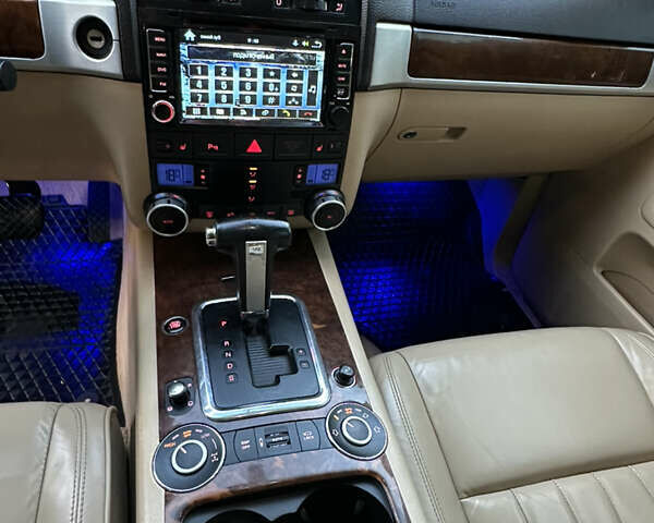 Синій Фольксваген Туарег, об'ємом двигуна 3 л та пробігом 306 тис. км за 12500 $, фото 12 на Automoto.ua