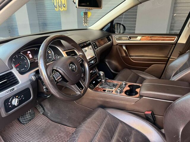 Синий Фольксваген Туарег, объемом двигателя 3 л и пробегом 317 тыс. км за 18000 $, фото 4 на Automoto.ua