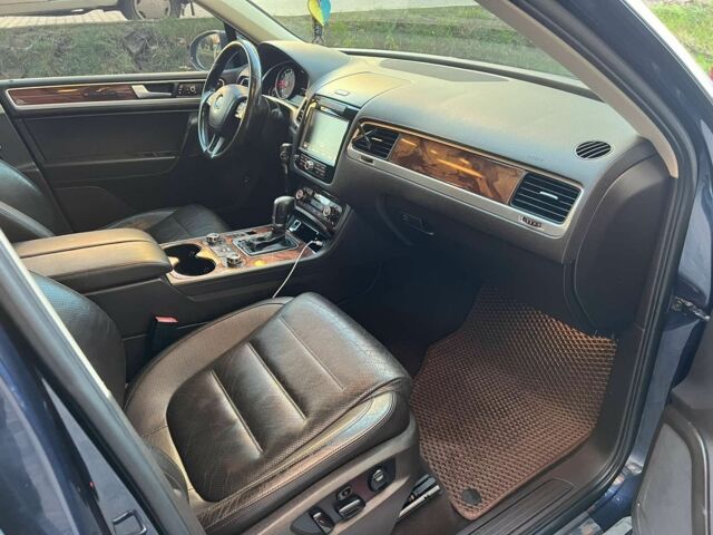 Синий Фольксваген Туарег, объемом двигателя 3 л и пробегом 317 тыс. км за 18000 $, фото 5 на Automoto.ua