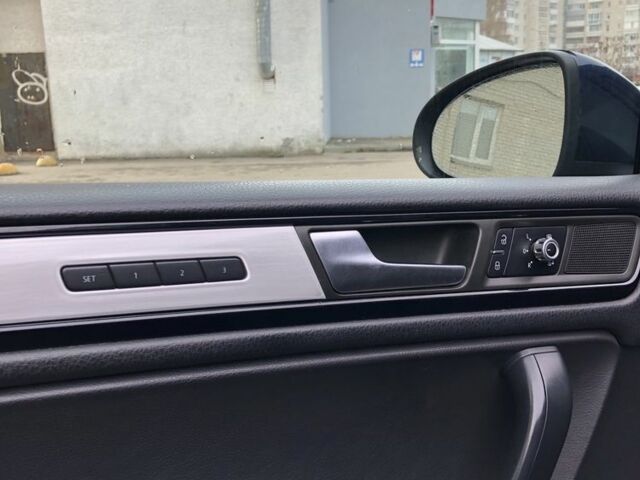 Синій Фольксваген Туарег, об'ємом двигуна 3 л та пробігом 430 тис. км за 15500 $, фото 16 на Automoto.ua