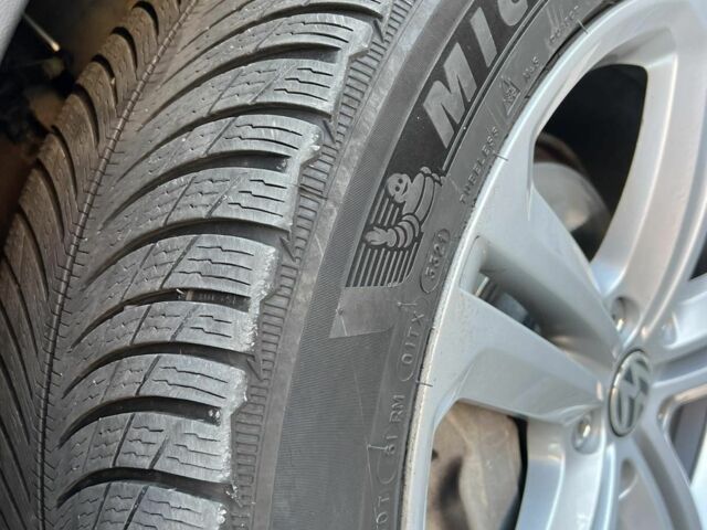 Синий Фольксваген Туарег, объемом двигателя 3 л и пробегом 317 тыс. км за 18000 $, фото 2 на Automoto.ua