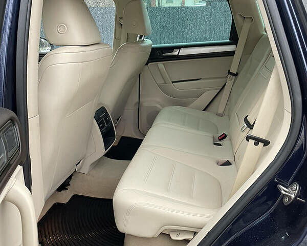 Синий Фольксваген Туарег, объемом двигателя 3 л и пробегом 201 тыс. км за 15500 $, фото 17 на Automoto.ua