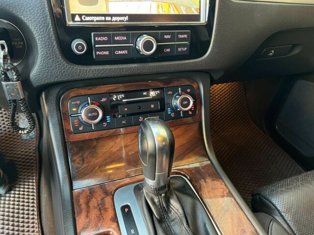 Синий Фольксваген Туарег, объемом двигателя 3 л и пробегом 317 тыс. км за 18000 $, фото 6 на Automoto.ua