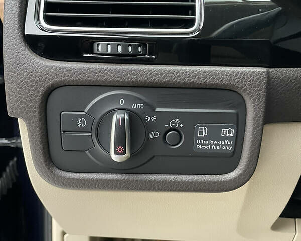 Синий Фольксваген Туарег, объемом двигателя 3 л и пробегом 201 тыс. км за 15500 $, фото 28 на Automoto.ua