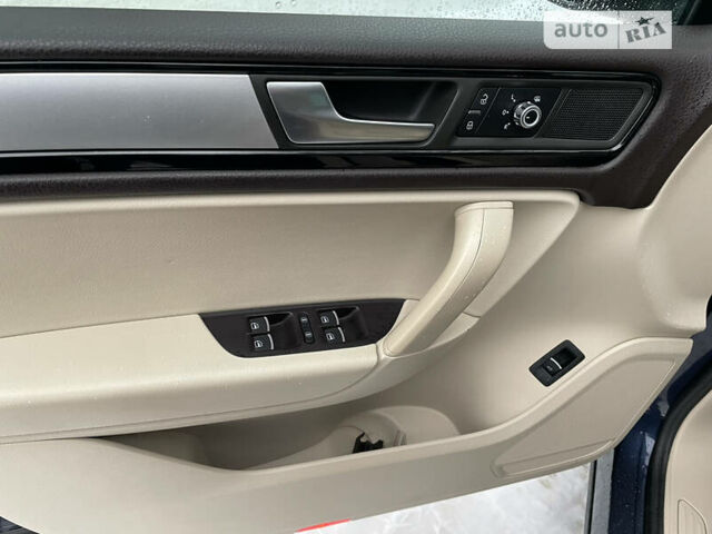 Синий Фольксваген Туарег, объемом двигателя 3 л и пробегом 201 тыс. км за 15500 $, фото 30 на Automoto.ua