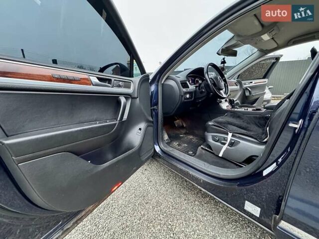 Синій Фольксваген Туарег, об'ємом двигуна 2.97 л та пробігом 243 тис. км за 14999 $, фото 20 на Automoto.ua