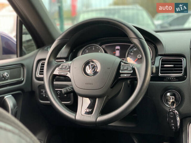 Синий Фольксваген Туарег, объемом двигателя 3 л и пробегом 210 тыс. км за 20999 $, фото 58 на Automoto.ua