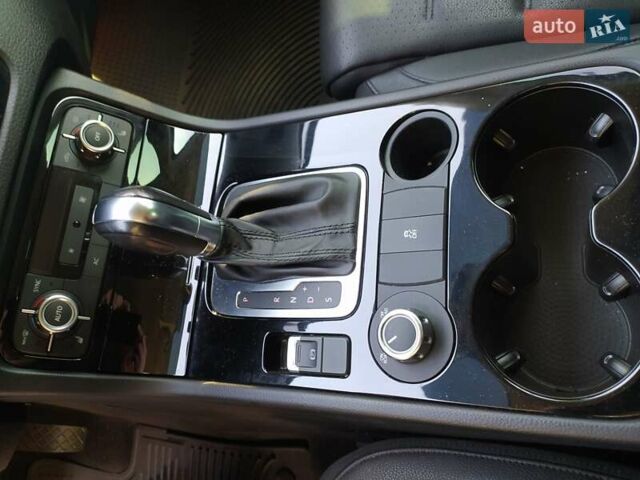 Синий Фольксваген Туарег, объемом двигателя 3 л и пробегом 195 тыс. км за 21000 $, фото 20 на Automoto.ua