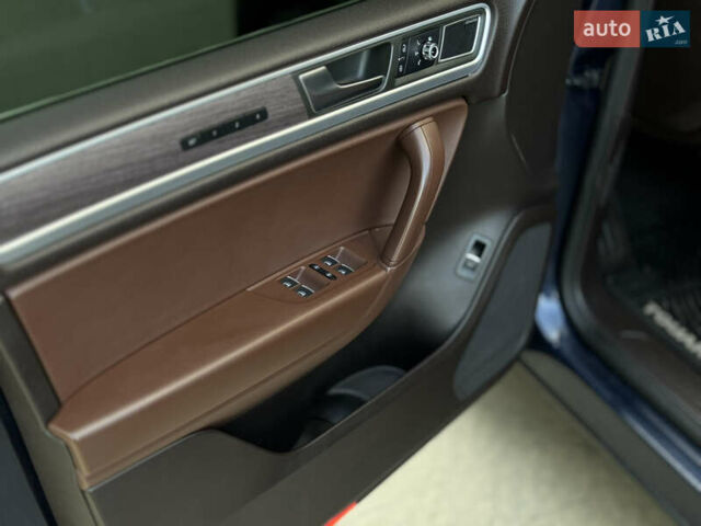 Синий Фольксваген Туарег, объемом двигателя 2.97 л и пробегом 272 тыс. км за 16200 $, фото 13 на Automoto.ua