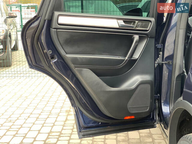 Синий Фольксваген Туарег, объемом двигателя 3 л и пробегом 210 тыс. км за 20999 $, фото 25 на Automoto.ua