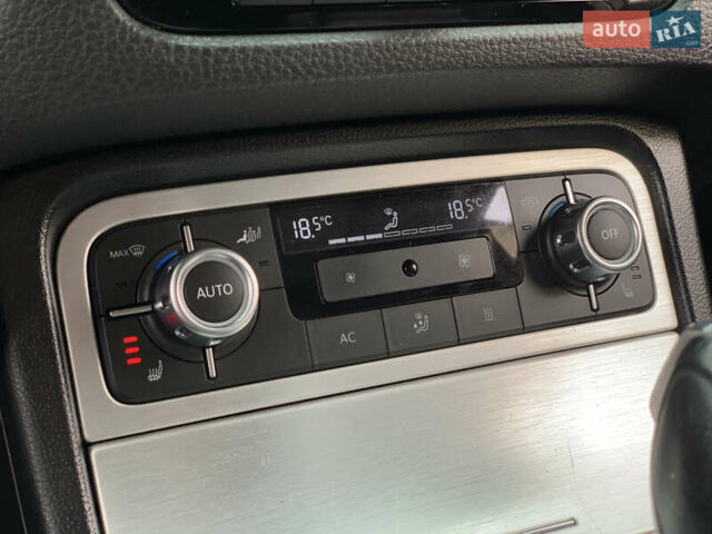 Синий Фольксваген Туарег, объемом двигателя 3 л и пробегом 210 тыс. км за 20999 $, фото 56 на Automoto.ua