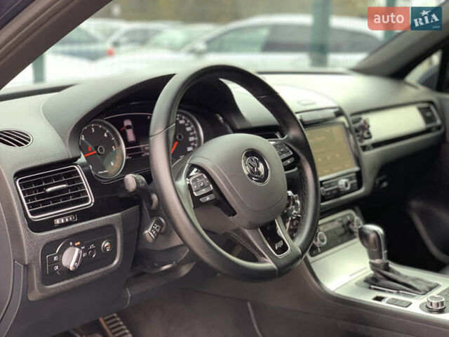Синий Фольксваген Туарег, объемом двигателя 3 л и пробегом 210 тыс. км за 20999 $, фото 23 на Automoto.ua