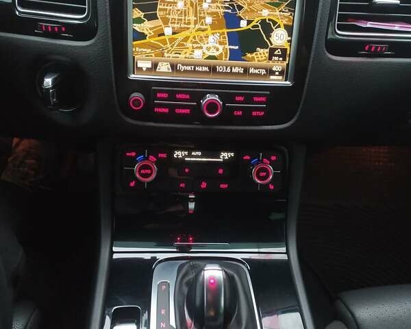 Синий Фольксваген Туарег, объемом двигателя 3 л и пробегом 195 тыс. км за 21000 $, фото 76 на Automoto.ua