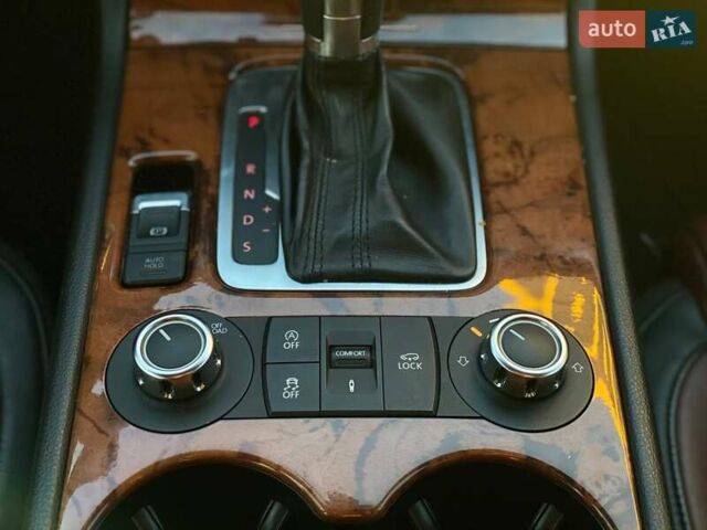 Синий Фольксваген Туарег, объемом двигателя 2.97 л и пробегом 370 тыс. км за 14600 $, фото 14 на Automoto.ua