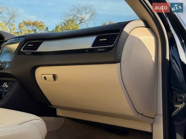 Синий Фольксваген Туарег, объемом двигателя 2.97 л и пробегом 236 тыс. км за 17500 $, фото 5 на Automoto.ua