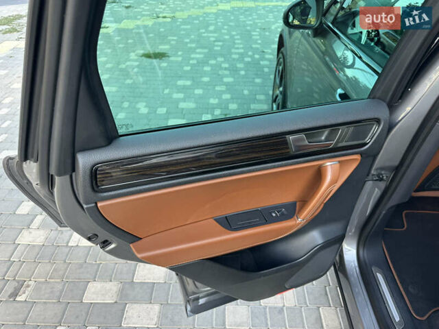 Синій Фольксваген Туарег, об'ємом двигуна 2.97 л та пробігом 244 тис. км за 21500 $, фото 46 на Automoto.ua