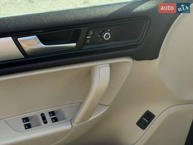 Синий Фольксваген Туарег, объемом двигателя 2.97 л и пробегом 236 тыс. км за 17500 $, фото 23 на Automoto.ua