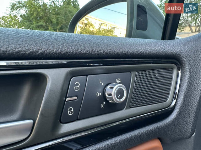 Синій Фольксваген Туарег, об'ємом двигуна 2.97 л та пробігом 244 тис. км за 21500 $, фото 22 на Automoto.ua