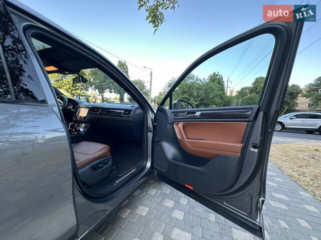 Синій Фольксваген Туарег, об'ємом двигуна 2.97 л та пробігом 244 тис. км за 21500 $, фото 33 на Automoto.ua