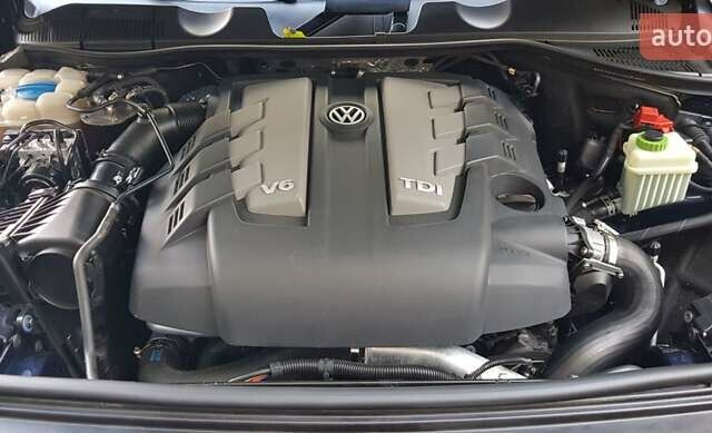 Синий Фольксваген Туарег, объемом двигателя 2.97 л и пробегом 325 тыс. км за 21500 $, фото 26 на Automoto.ua