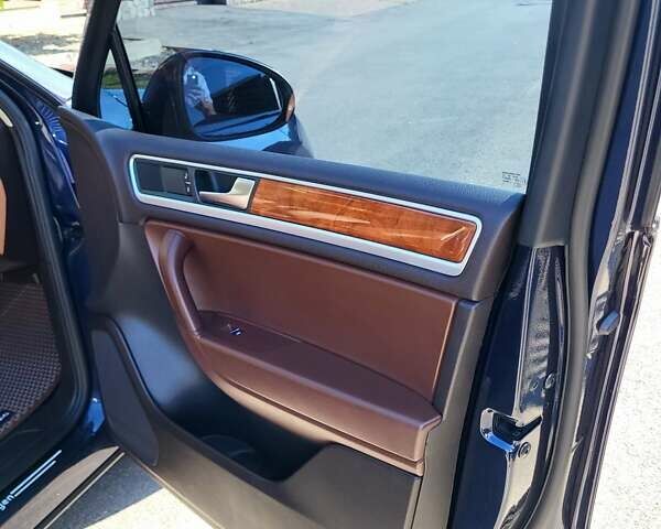 Синий Фольксваген Туарег, объемом двигателя 2.97 л и пробегом 221 тыс. км за 21400 $, фото 25 на Automoto.ua