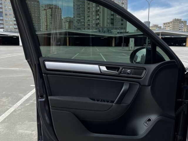 Синій Фольксваген Туарег, об'ємом двигуна 3 л та пробігом 192 тис. км за 21500 $, фото 12 на Automoto.ua