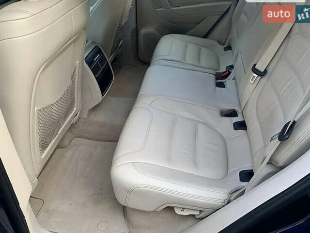 Синий Фольксваген Туарег, объемом двигателя 2.97 л и пробегом 374 тыс. км за 18900 $, фото 2 на Automoto.ua