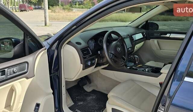 Синий Фольксваген Туарег, объемом двигателя 3 л и пробегом 214 тыс. км за 17900 $, фото 3 на Automoto.ua