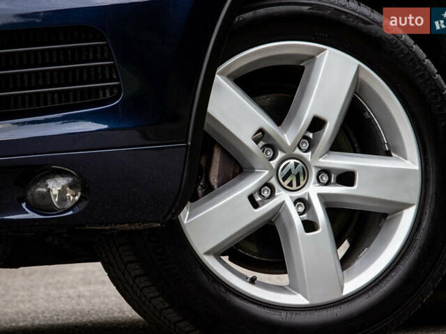 Синий Фольксваген Туарег, объемом двигателя 3 л и пробегом 211 тыс. км за 15700 $, фото 7 на Automoto.ua