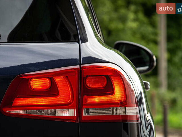 Синий Фольксваген Туарег, объемом двигателя 3 л и пробегом 211 тыс. км за 15700 $, фото 3 на Automoto.ua