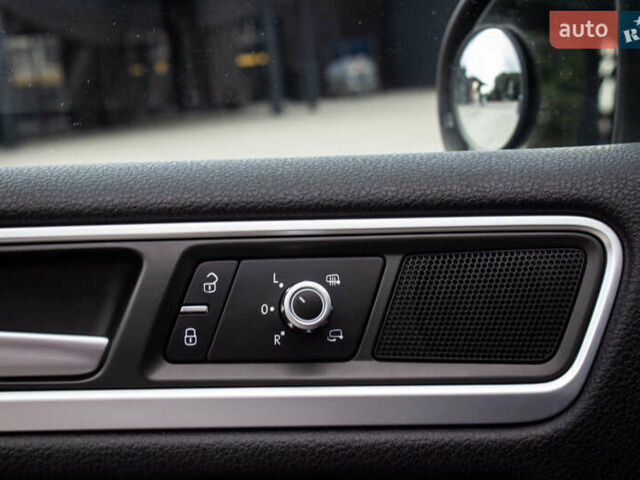 Синий Фольксваген Туарег, объемом двигателя 3 л и пробегом 211 тыс. км за 15700 $, фото 29 на Automoto.ua