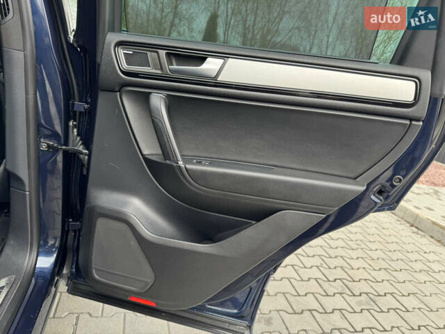 Синий Фольксваген Туарег, объемом двигателя 2.97 л и пробегом 300 тыс. км за 21900 $, фото 25 на Automoto.ua