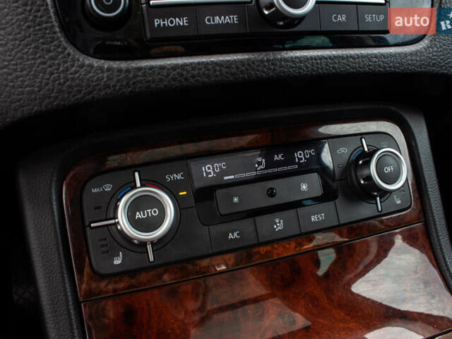 Синий Фольксваген Туарег, объемом двигателя 3 л и пробегом 211 тыс. км за 15700 $, фото 26 на Automoto.ua