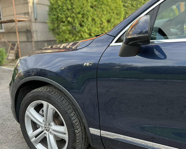 Синій Фольксваген Туарег, об'ємом двигуна 2.97 л та пробігом 250 тис. км за 21100 $, фото 4 на Automoto.ua