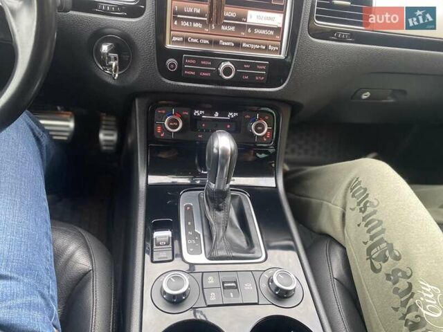 Синий Фольксваген Туарег, объемом двигателя 2.97 л и пробегом 279 тыс. км за 17800 $, фото 29 на Automoto.ua