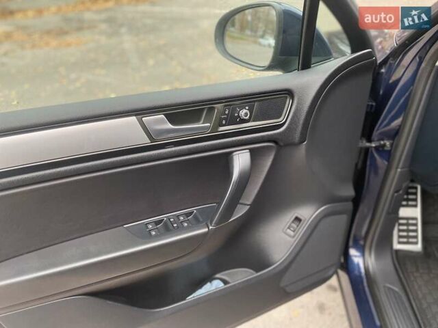 Синий Фольксваген Туарег, объемом двигателя 2.97 л и пробегом 279 тыс. км за 17800 $, фото 27 на Automoto.ua