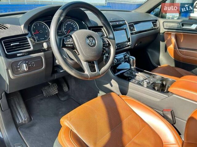Синій Фольксваген Туарег, об'ємом двигуна 2.97 л та пробігом 304 тис. км за 19900 $, фото 9 на Automoto.ua