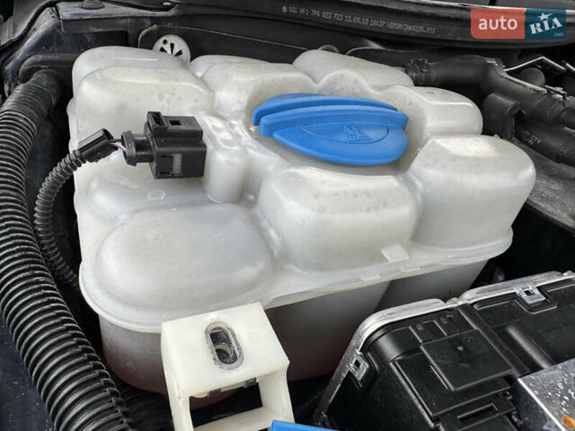 Синий Фольксваген Туарег, объемом двигателя 2.97 л и пробегом 300 тыс. км за 21900 $, фото 46 на Automoto.ua