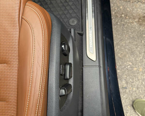 Фольксваген Туарег 2013 в Харькове на Automoto.ua Синий Фольксваген Туарег, объемом двигателя 2.97 л и пробегом 153 тыс. км за 29500 $, фото 16 на Automoto.ua