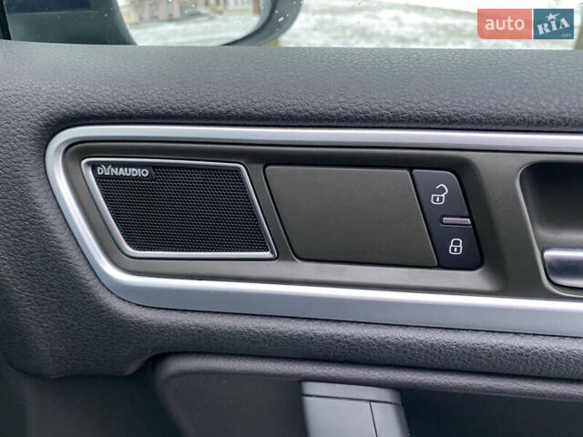 Синий Фольксваген Туарег, объемом двигателя 3.6 л и пробегом 332 тыс. км за 12000 $, фото 9 на Automoto.ua