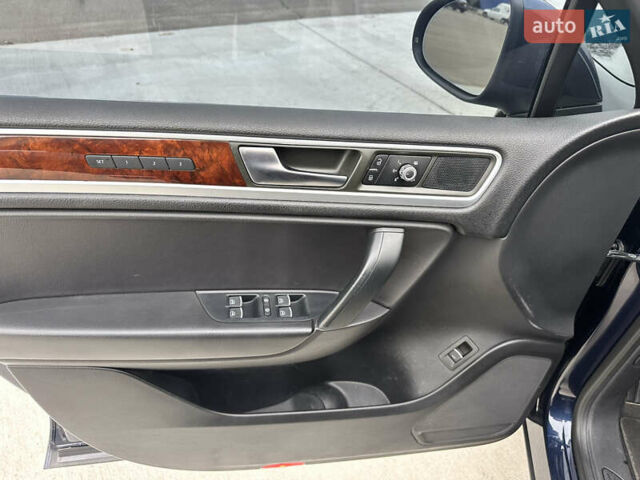 Синій Фольксваген Туарег, об'ємом двигуна 2.97 л та пробігом 352 тис. км за 16700 $, фото 27 на Automoto.ua