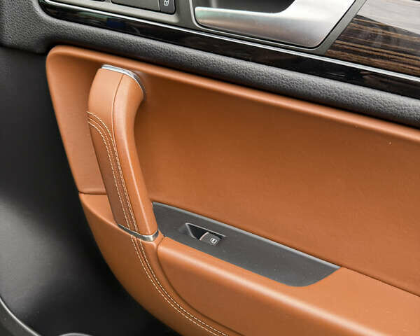 Фольксваген Туарег 2013 в Харькове на Automoto.ua Синий Фольксваген Туарег, объемом двигателя 2.97 л и пробегом 153 тыс. км за 29500 $, фото 17 на Automoto.ua