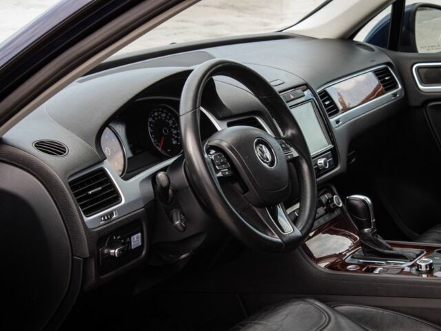 Синій Фольксваген Туарег, об'ємом двигуна 3 л та пробігом 211 тис. км за 15700 $, фото 13 на Automoto.ua