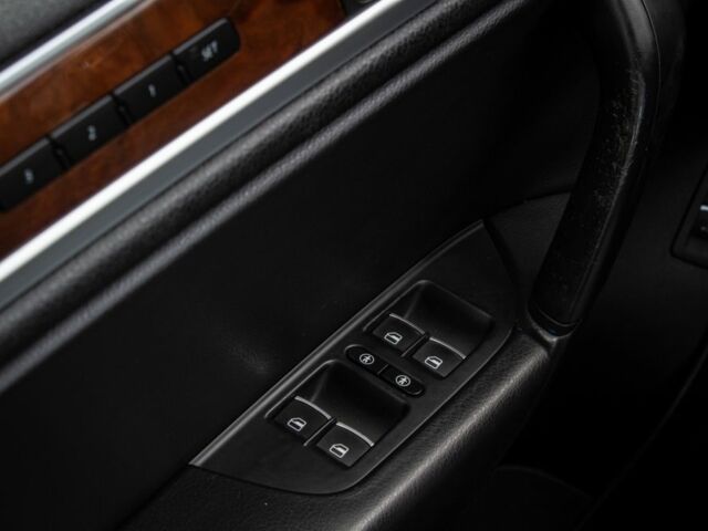 Синій Фольксваген Туарег, об'ємом двигуна 3 л та пробігом 211 тис. км за 15700 $, фото 22 на Automoto.ua